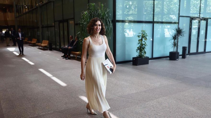 La presidenta de la Comunidad de Madrid, Isabel Díaz Ayuso, a su llegada a la Asamblea, el jueves 16 de junio de 2022