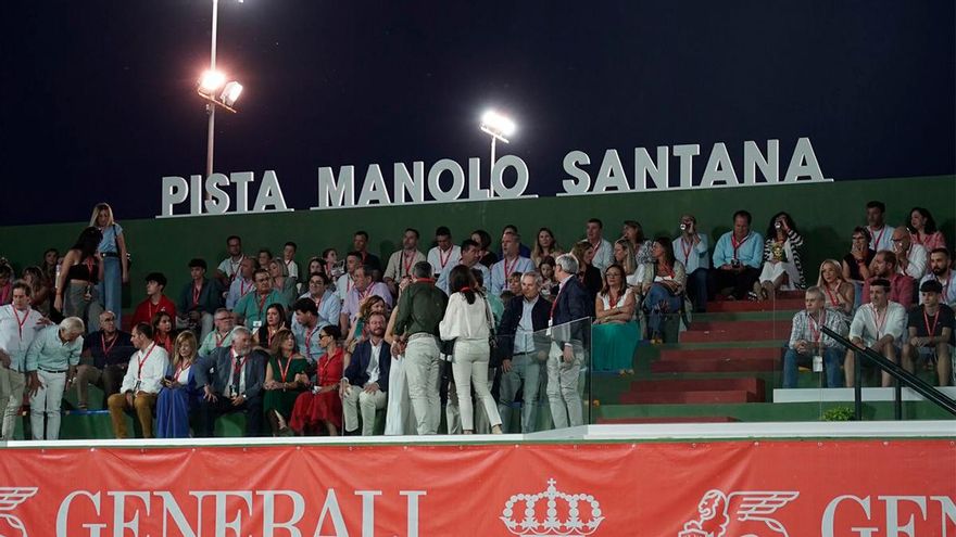 Manolo Santana da su nombre a la pista de tenis de Palma del Río