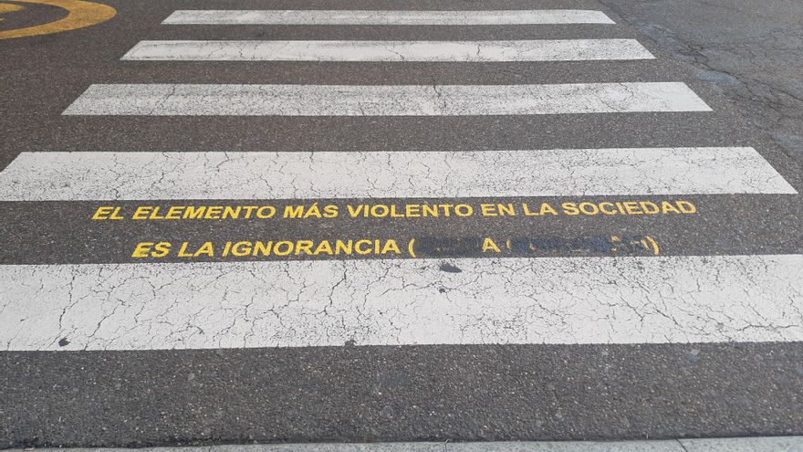 "El elemento más violento de la sociedad es la ignorancia", de Emma Goldman, activista de origen lituano.