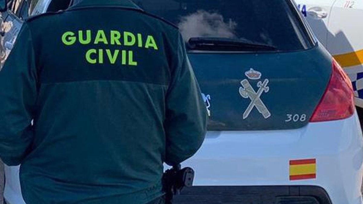 Archivo - Un agente de la Guardia Civil.