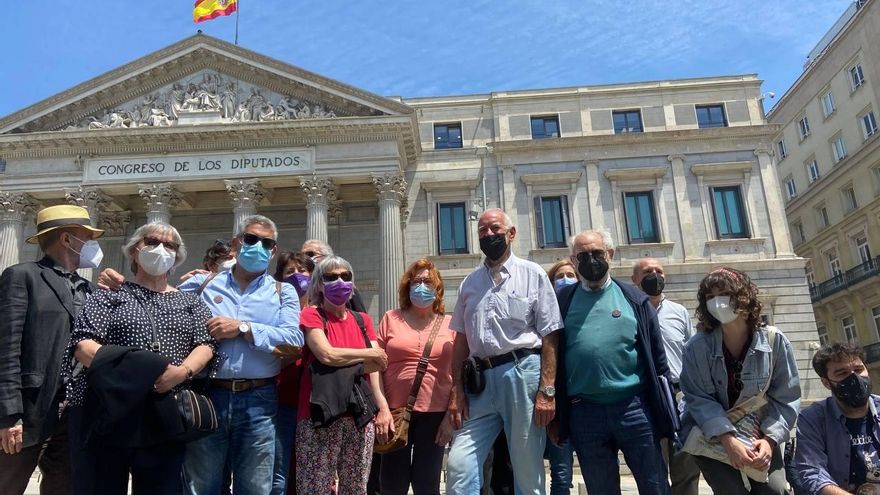 Integrantes de CEAQUA, víctimas y familiares, este miércoles ante el Congreso
