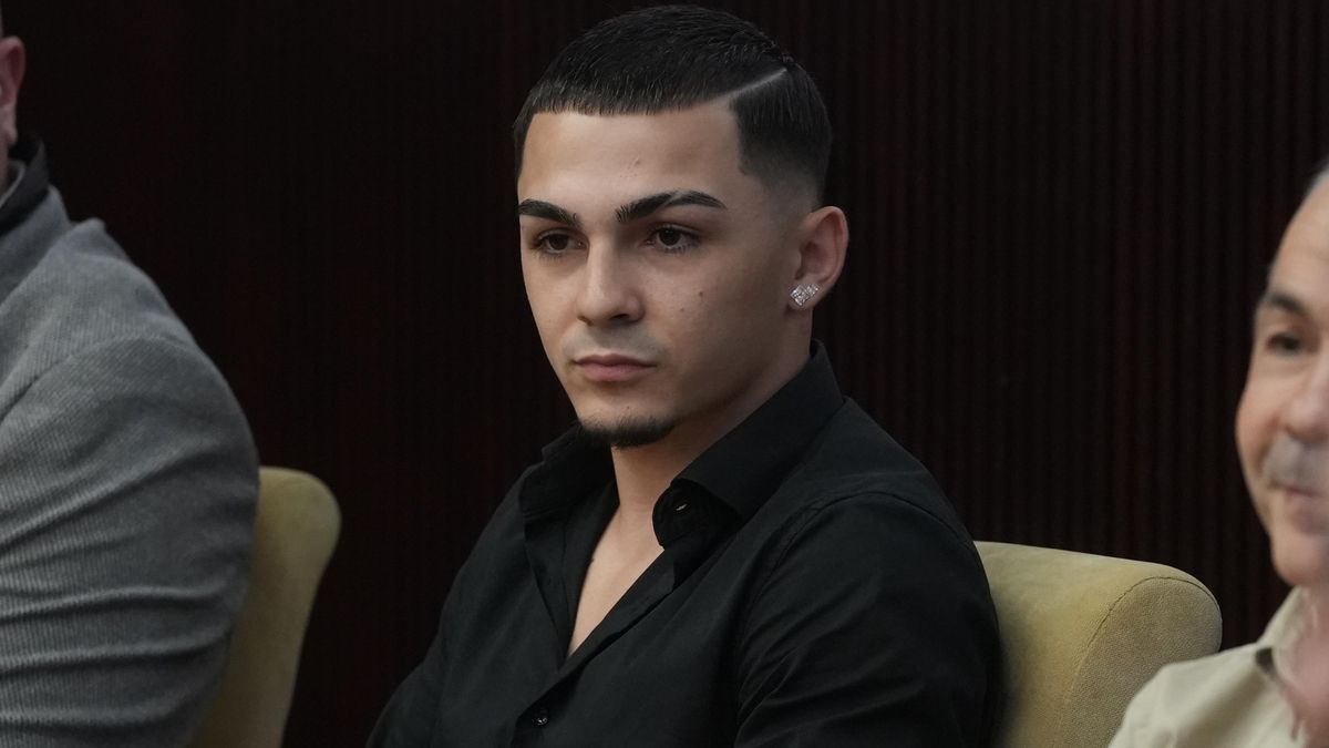 Presentación del paso a profesional de Rafa Lozano Jr.