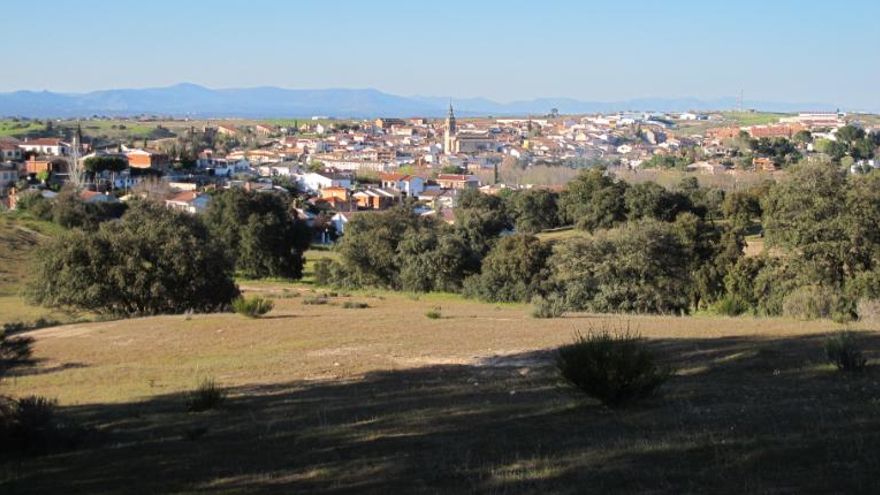 Vecinos de Méntrida denuncian "indefensión" por la posible expropiación de tierras para fotovoltaicas ante la "pasividad" de las instituciones