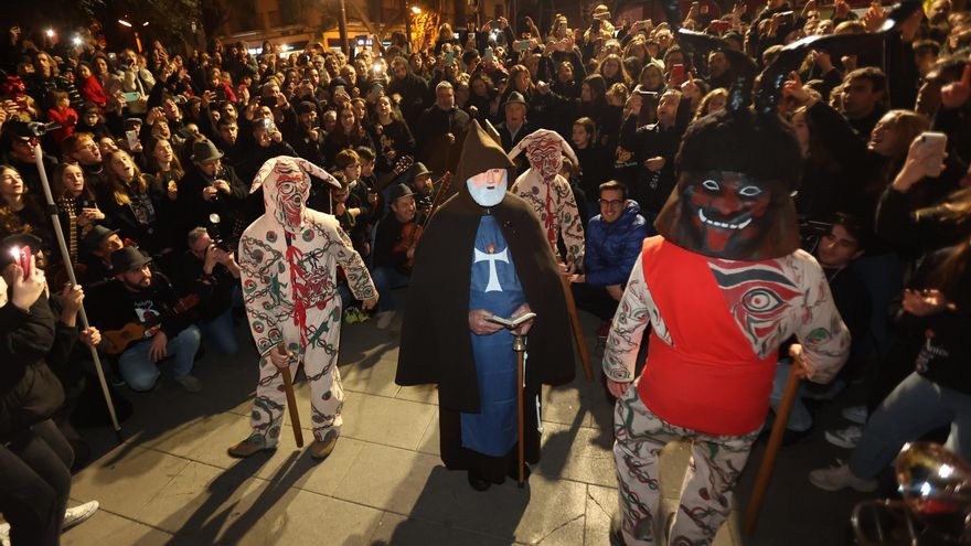 Bailarines de la ‘colla de dimonis’ de Manacor durante el primer día de las Fiestas de Sant Antoni 2023.