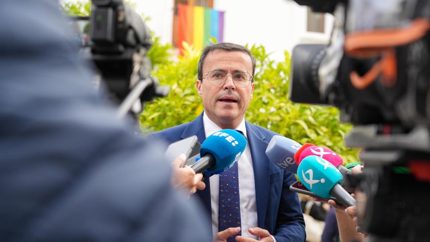 La Diputación de Badajoz retirará su apoyo al premio 'Dulce Chacón' si pierde su nombre