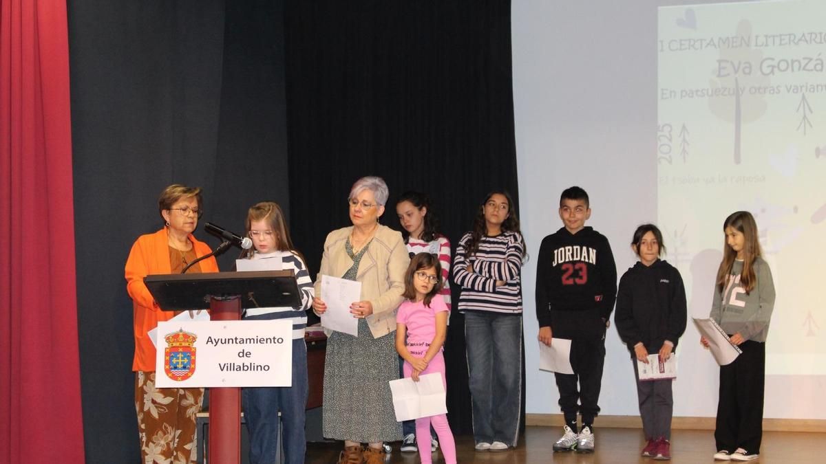 La presentación del libro ‘Los montes ya you’ cierra el primer certamen literario en patsuezu para escolares Eva González