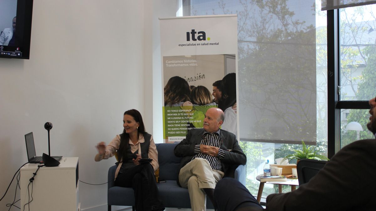 Matteo Selvini durante una de sus formaciones para los profesionales de Ita salud mental