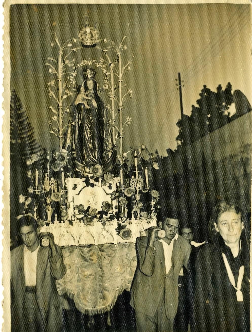 La Patrona en las andas de plata por Argual. Archivo MVH