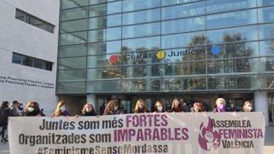 La Asamblea Feminista de Valencia encara el primero de los ocho juicios por la 'ley mordaza'