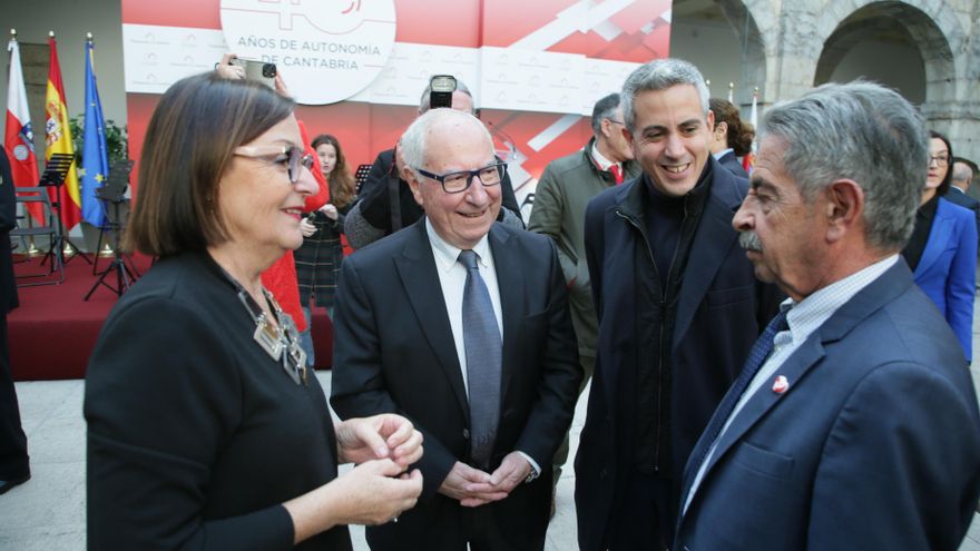 Dolores Gorostiaga, Miguel Ángel Palacio, Pablo Zuloaga y Miguel Ángel Revilla en el acto de conmemoración de la Constitución