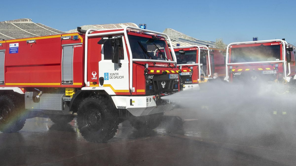 La Xunta pide motobombas al Gobierno mientras las suyas pasan turnos enteros aparcadas por falta de personal