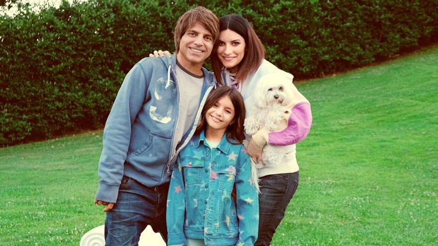 Laura Pausini, junto a su familia