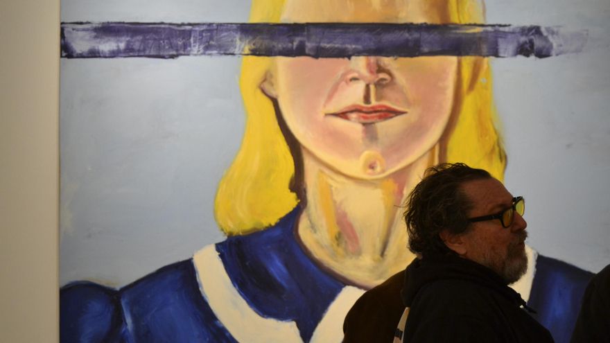 Julian Schnabel, ante la obra 'Large girl with no eyes'