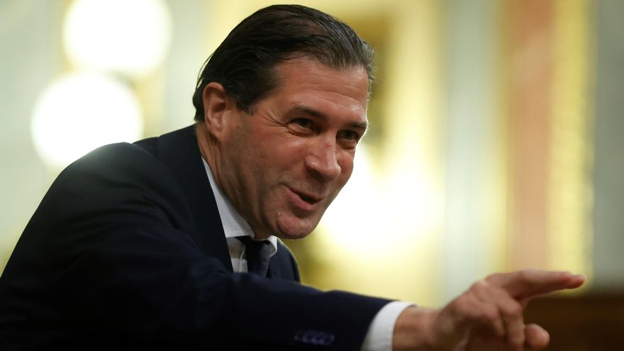 El polémico diputado de Vox por Zaragoza consuma su ruptura con el partido pero mantiene el escaño