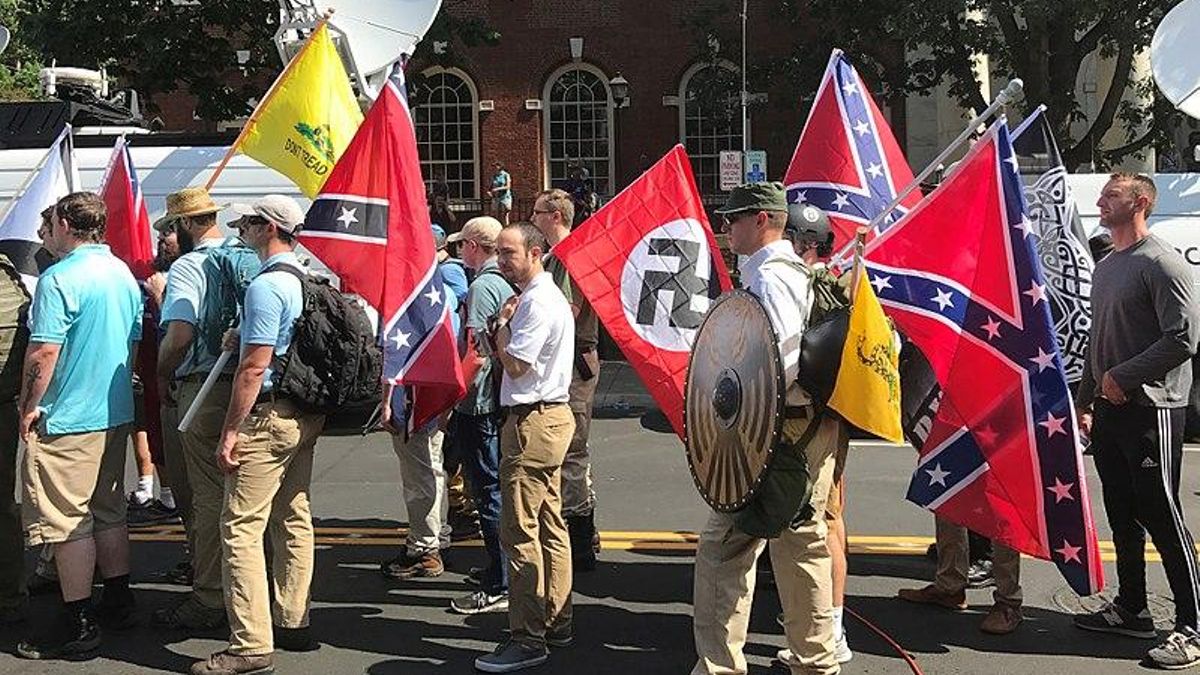 Manifestantes de extrema derecha durante las protestas de Charlottesville, Virginia, en 2017.