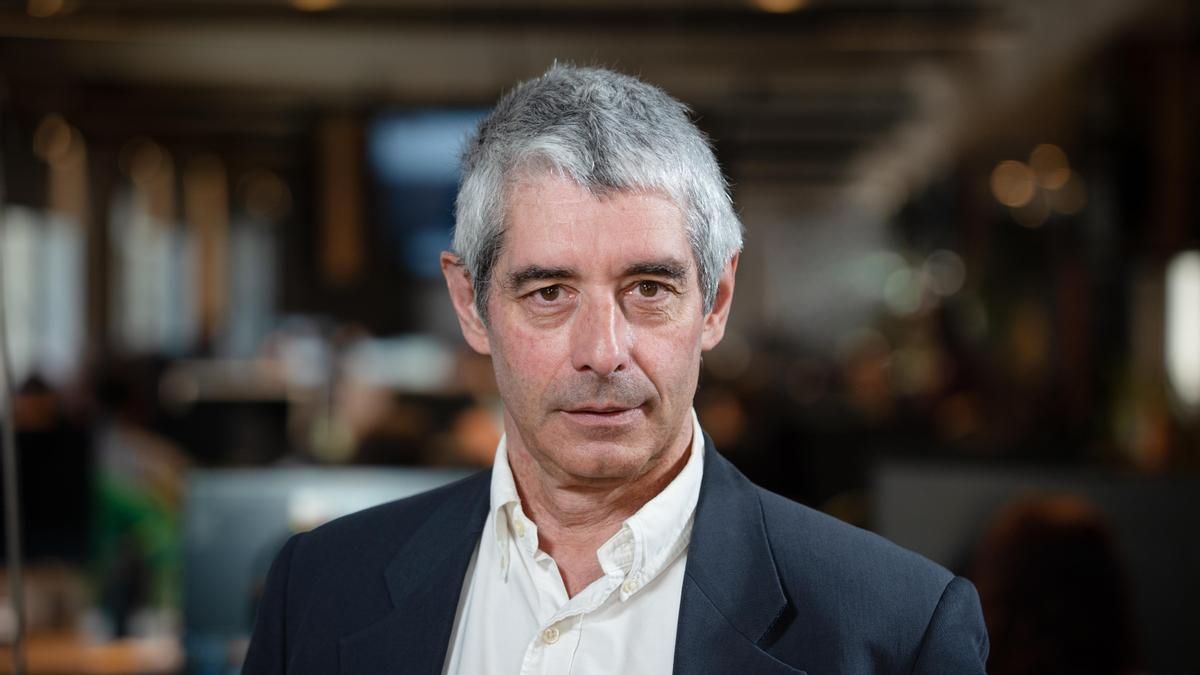 Ángel Gómez de Ágreda, en la redacción de elDiario.es.