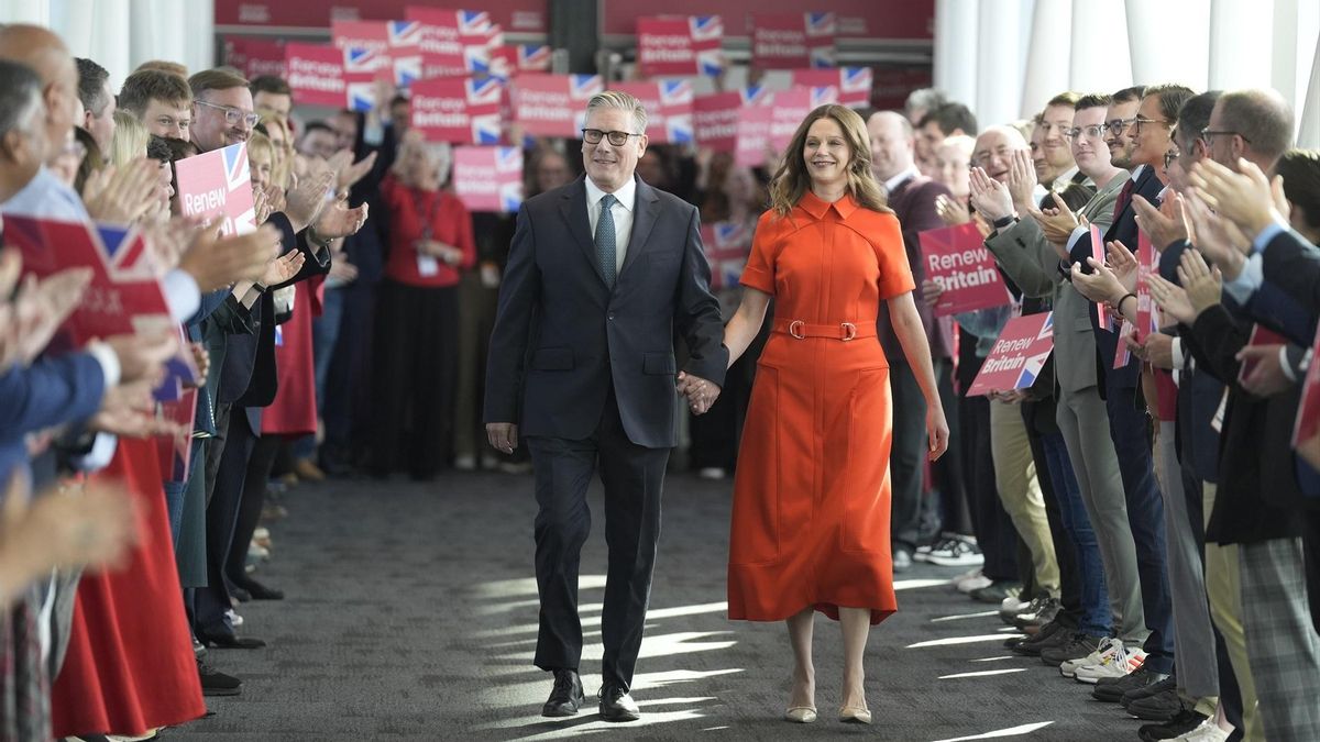 El primer ministro británico, Keir Starmer, y su esposa, Victoria Alexander, en el congreso laborista en Liverpool, Inglaterra, este martes.