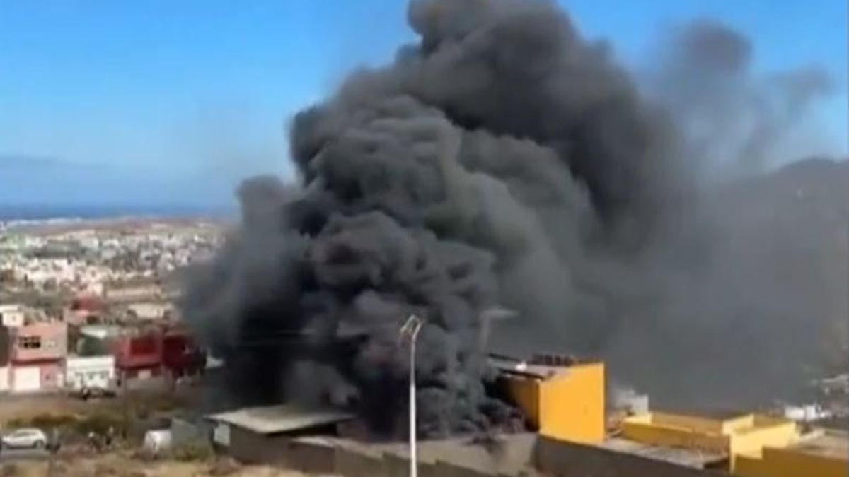 Arde una marmolería en Telde