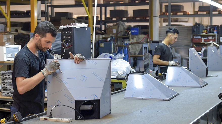 Importadores se quejan de que las autorizaciones para acceder a dólares están paralizadas