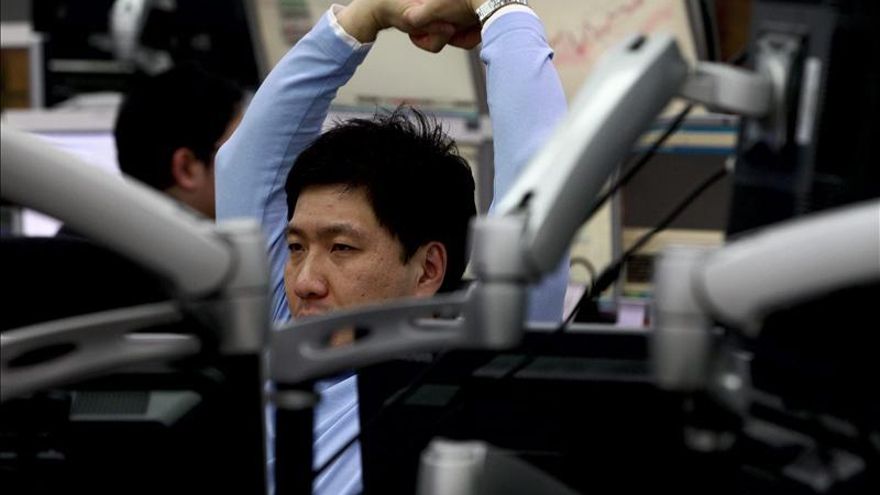 El Kospi cae 23,94 puntos, el 1,26 por ciento, hasta las 1.864,37 unidades