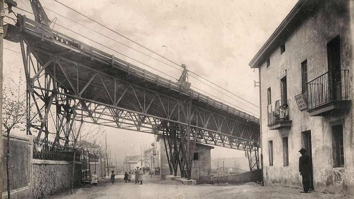 El Ayuntamiento de Abanto Zierbena reparte 2.750 álbumes de cromos con fotografías históricas de la localidad