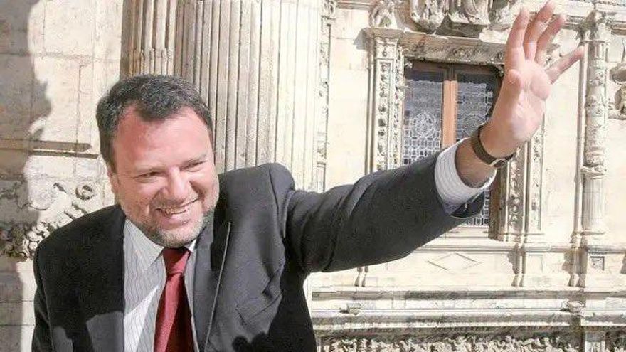 Sánchez Monteseirín, el alcalde más longevo de Sevilla, recibirá la Medalla de la Ciudad