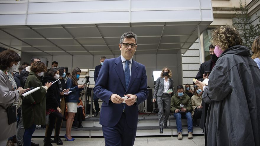 El ministro de la Presidencia, Félix Bolaños, a su llegada a una rueda de prensa