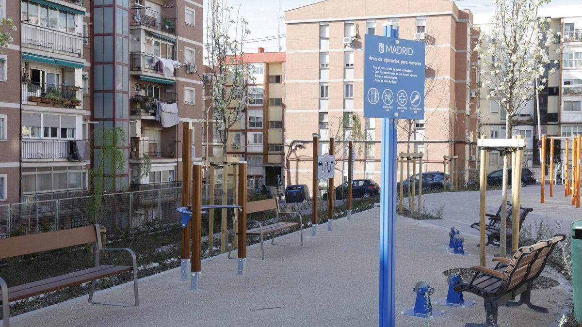 Área de ejercicios para mayores en nueva zona renaturalizada