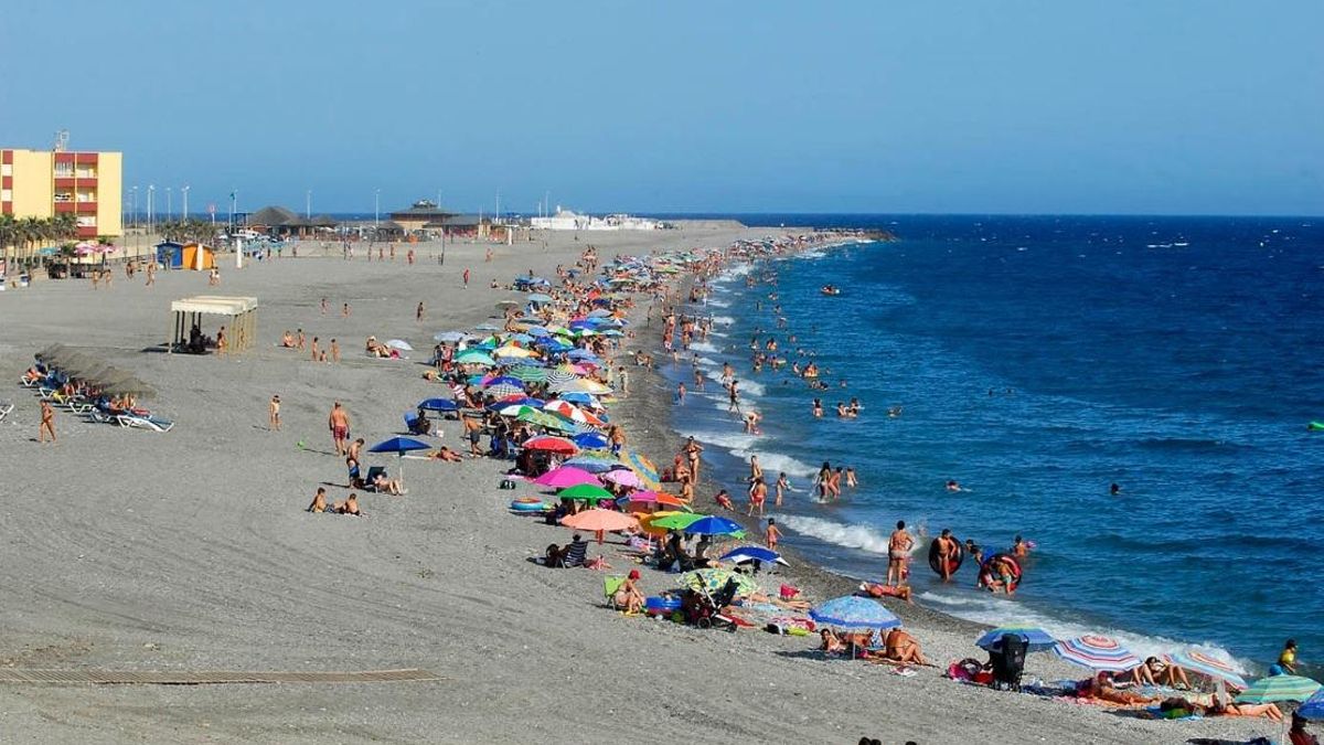 Playa de la Sirena Loca de Adra (Almería)