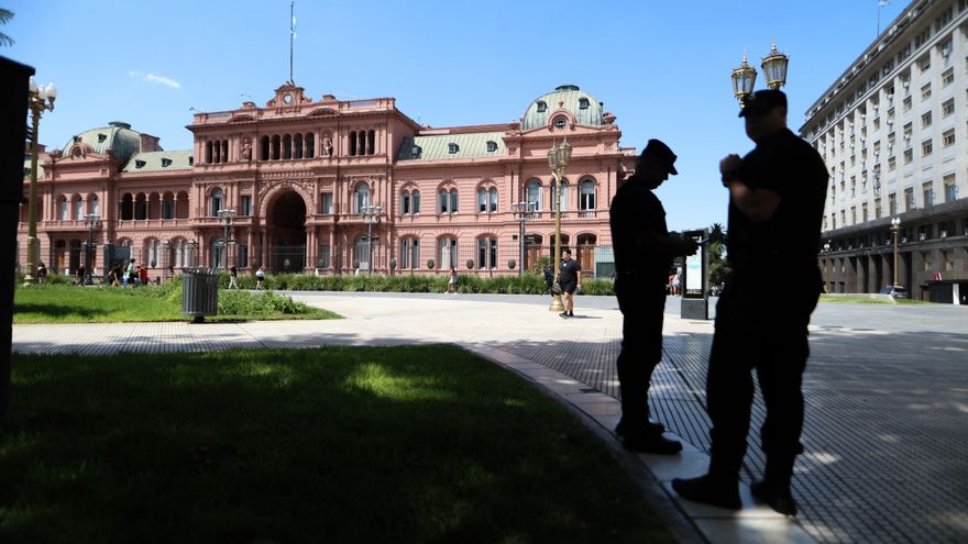 Gobierno de Milei confirma que pareja e hijo de gendarme Nahuel Gallo llegaron a Argentina