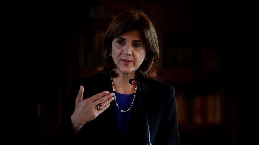 Canciller colombiana pide "optimismo" a quienes cruzan frontera con Venezuela