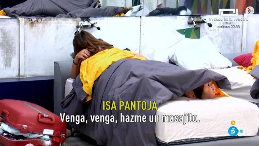 Isa Pantoja y Asraf, en la cama