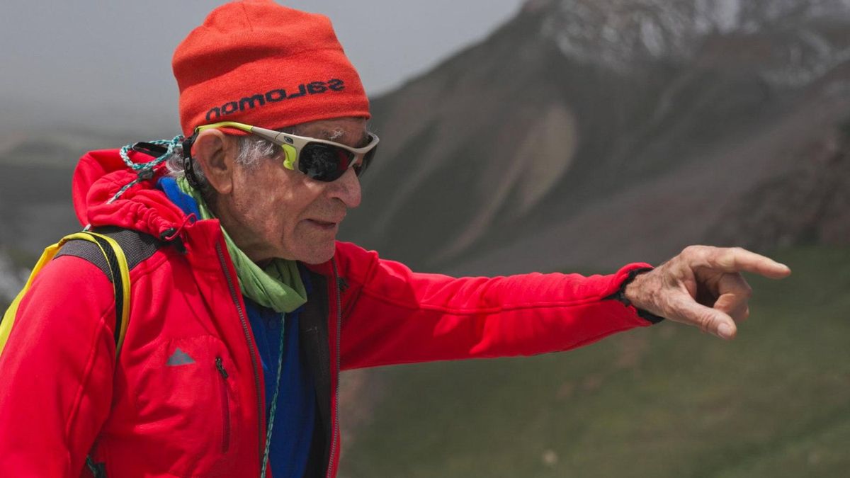 El alpinista Carlos Soria, de 86 años, ha escalado una cima nepalí de 8.000 metros e impartirá una ponencia en Albacete