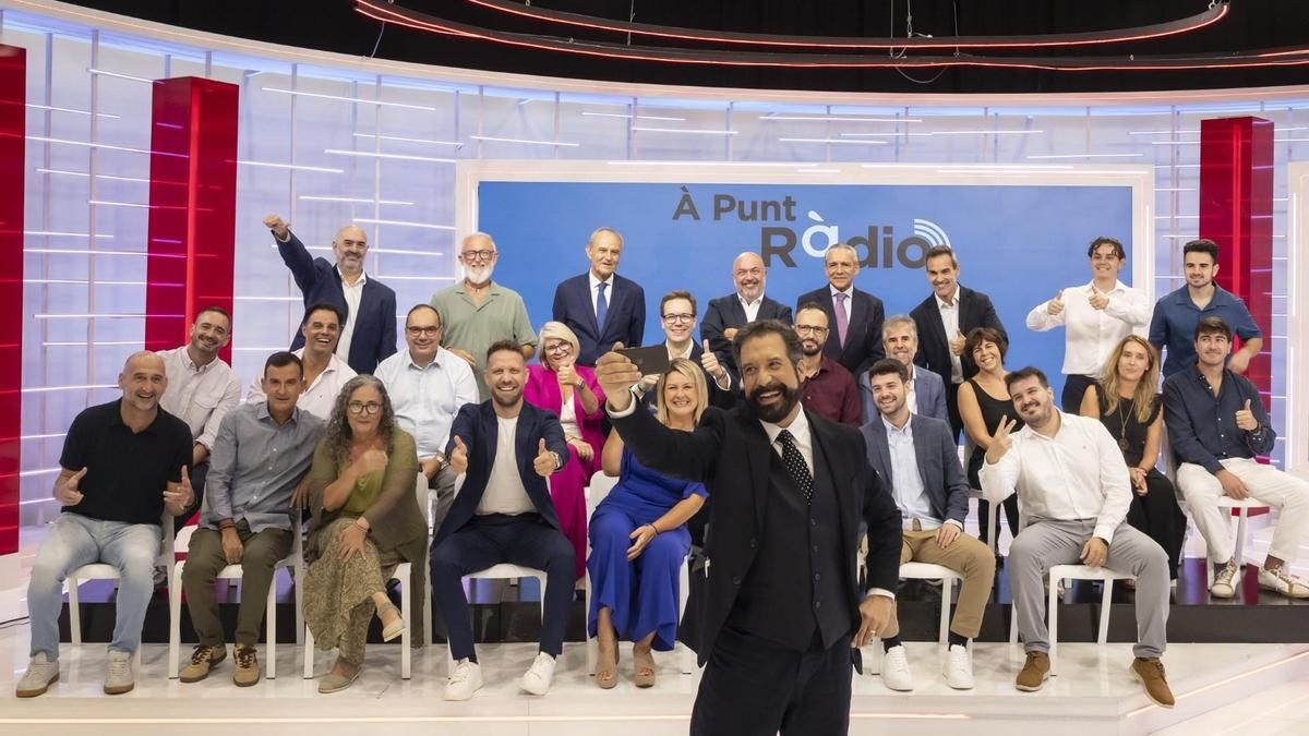 À Punt Ràdio s'independitza de la tele i augmenta a 20 les hores en directe amb informatius i esports com a bandera