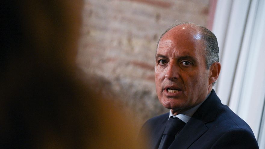 El expresidente del PP de la Comunidad Valenciana, Francisco Camps, en rueda de prensa, en el Hotel Helen Berger de Valencia, a 17 de noviembre de 2021, en Valencia, Comunidad Valenciana (España).