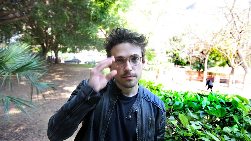 “Per als poetes que comencem és molt difícil, quasi impossible, publicar i que et llegeixen, si no guanyes un premi”, Joan Deusa.