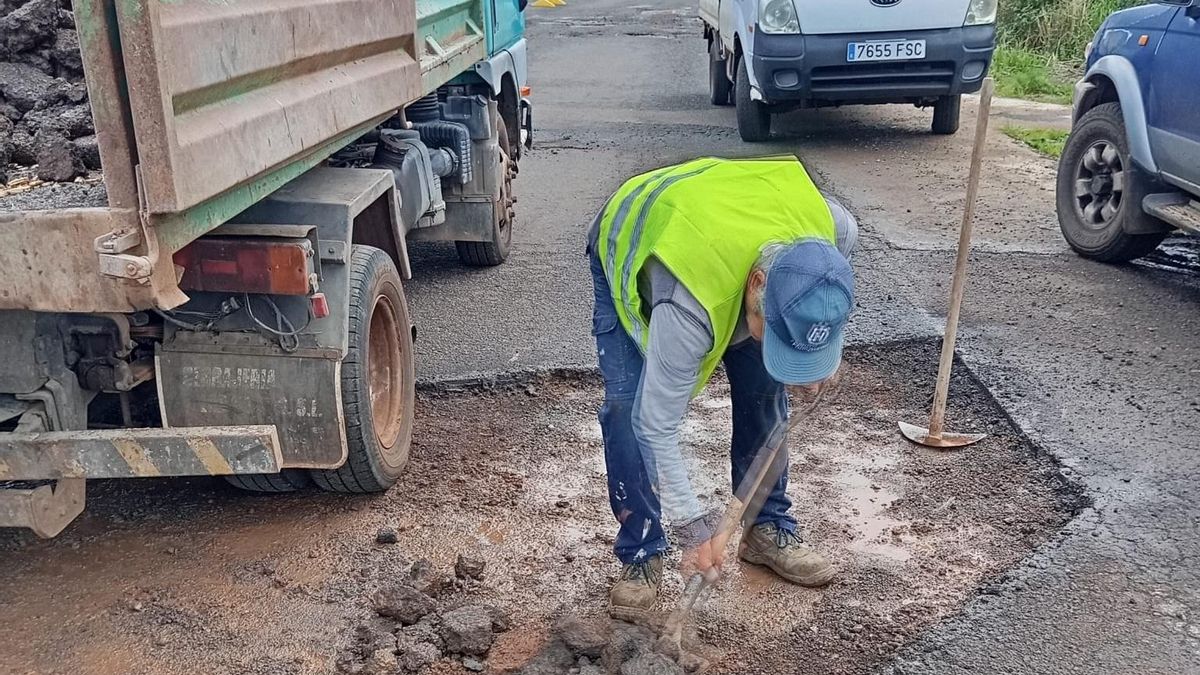 El Cabildo refuerza la seguridad vial en Barlovento con mejoras en el asfalto de Las Cabezadas
