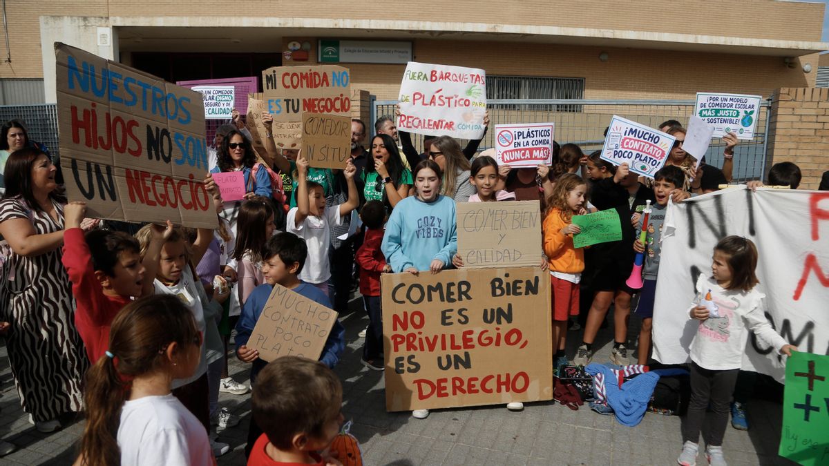 Protesta por el comedor en el CEIP Noreña de Córdoba