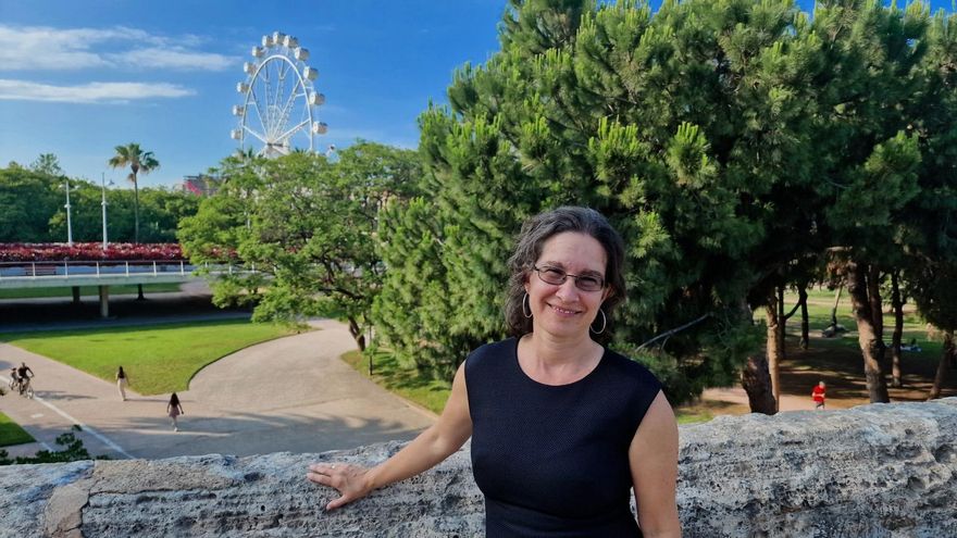 “Tenim al davant dos models de ciutat diferents: el de connectar la ciutat amb el territori i la qualitat de vida dels residents, o la de la ciutat que depèn dels interessos i beneficis econòmics només”, relata Aitana Guia.