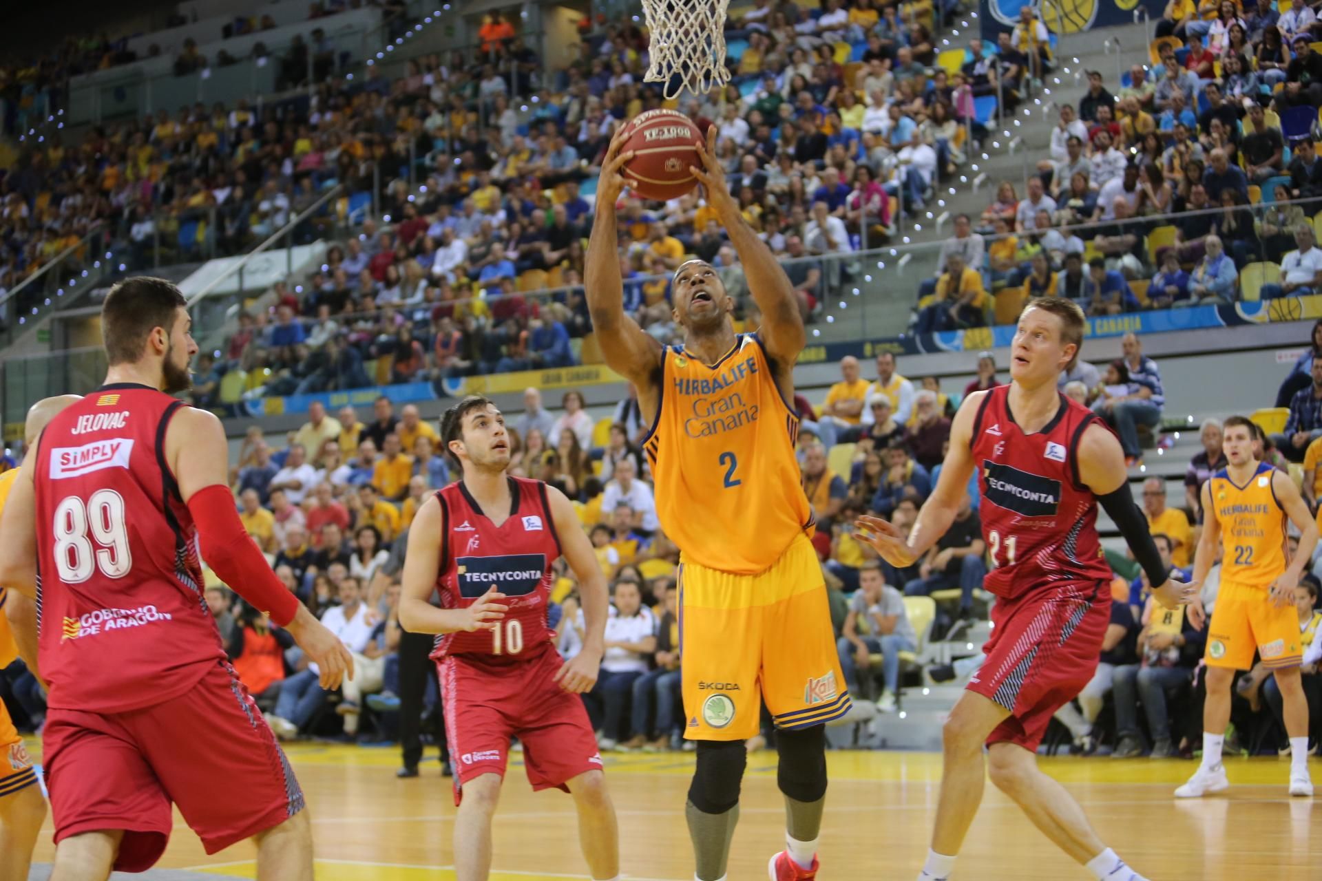 Imágenes del encuentro entre el Herbalife Gran Canaria y el Tecnyconta Zaragoza. Alejandro Ramos.