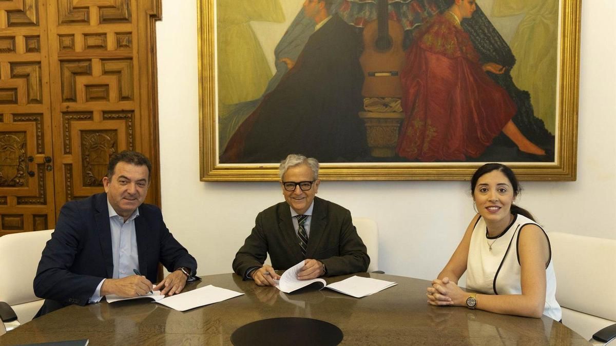 Diputación suscribe operaciones de crédito con Unicaja y Banco Sabadell por 17 millones para inversiones