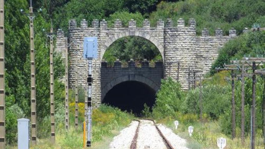 Transportes recuperará el tren directo Madrid-Burgos tras diez años sin servicio
