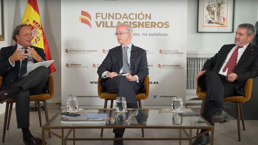Ignacio Gordillo, Javier Carvajal y José María Macías, durante la charla.
