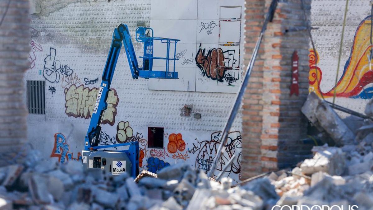 Demolición del pabellón de la Juventud