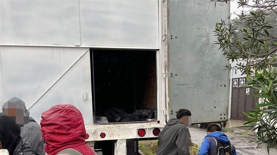 Agentes hallan a 374 migrantes en operativos en estado mexicano de Veracruz