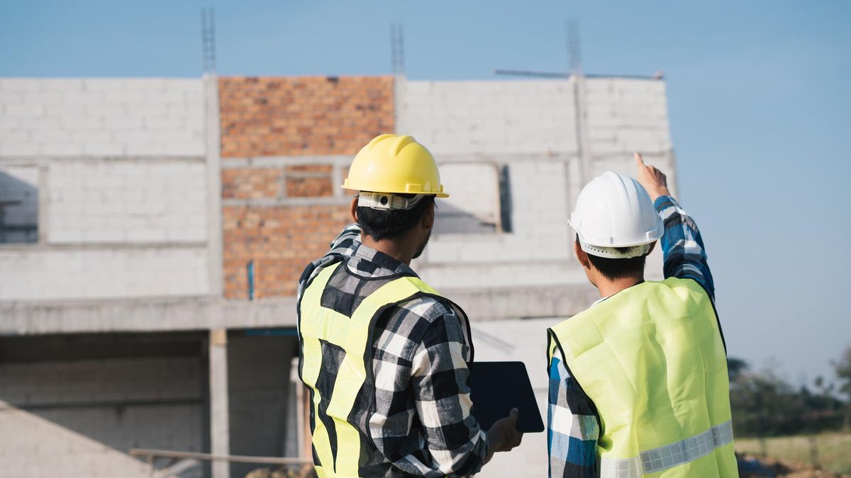 Obreros durante la construcción de un inmueble