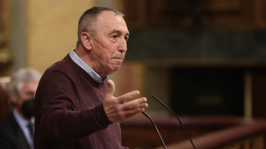 El diputado de Compromís en el Congreso de los Diputados, Joan Baldoví, interviene en una sesión plenaria en el Congreso de los Diputados, a 28 de diciembre de 2021, en Madrid, (España).