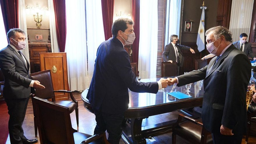 Más centros de votación y horario exclusivo para grupos de riesgo, el formato de la elección en pandemia