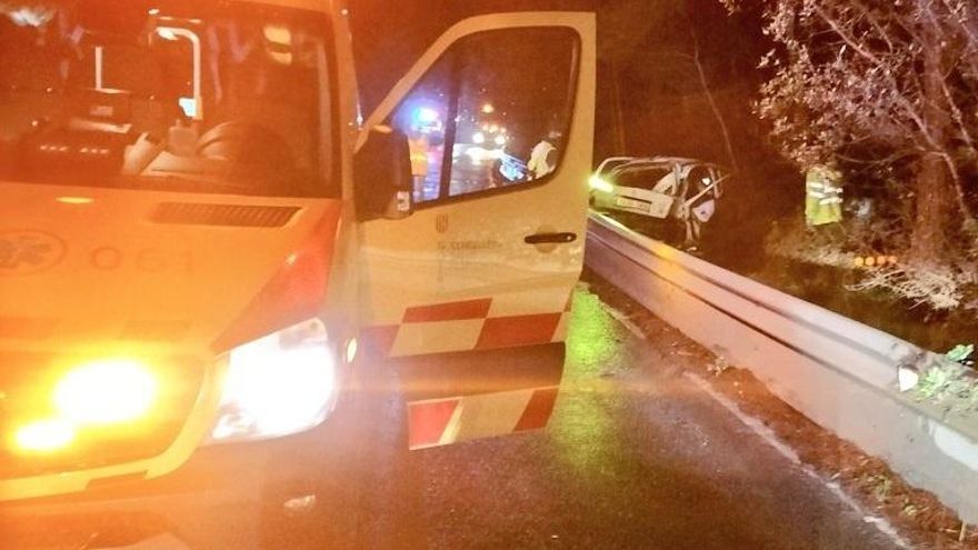 Dos muertos y cuatro heridos, dos de ellos graves, tras colisionar dos coches en Mallorca