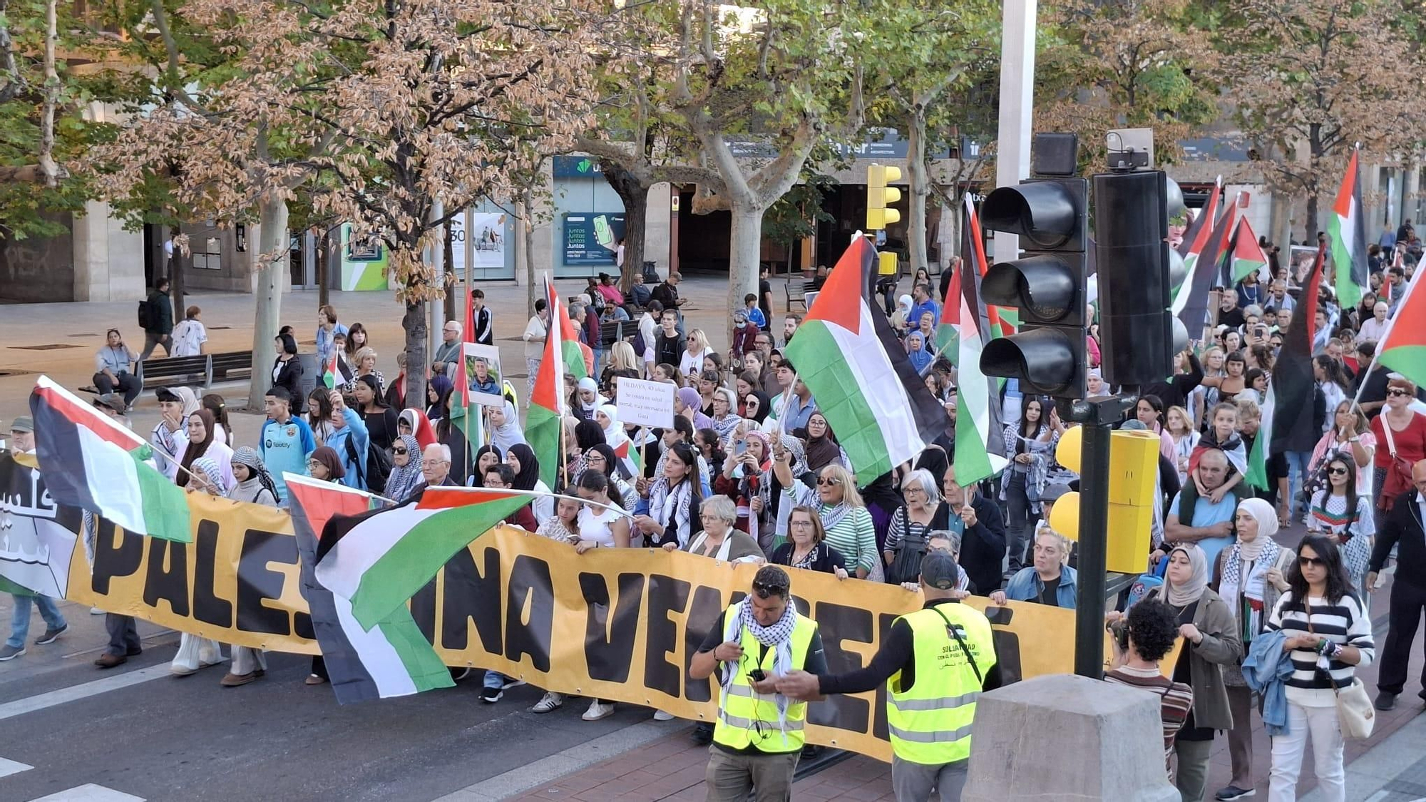 Un momento de la manifestación por Gaza en las calles de Zaragoza.